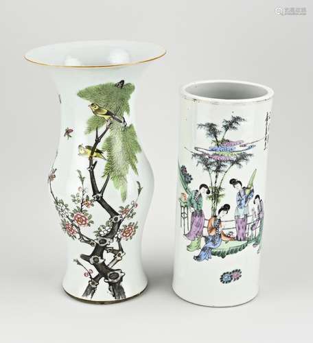 Two Chinese vases, H 28 - 33 cm.