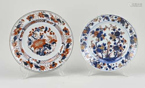 Two Chinese Imari plates Ø 21 - 22 cm.