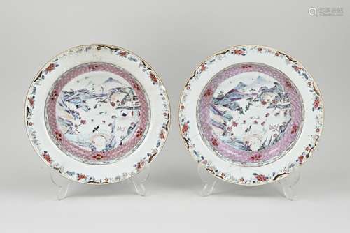 Two 18th century Chinese plates Ø 22.5 cm.