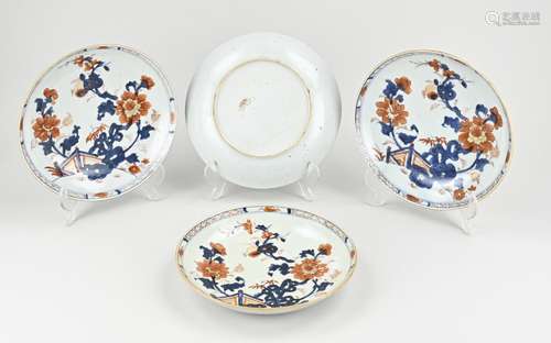 Four Chinese Imari plates Ø 22 cm.