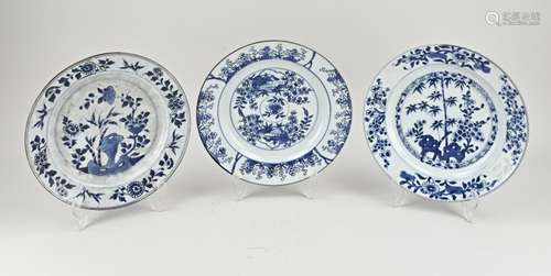 Three Chinese plates Ø 27 - 28 cm.