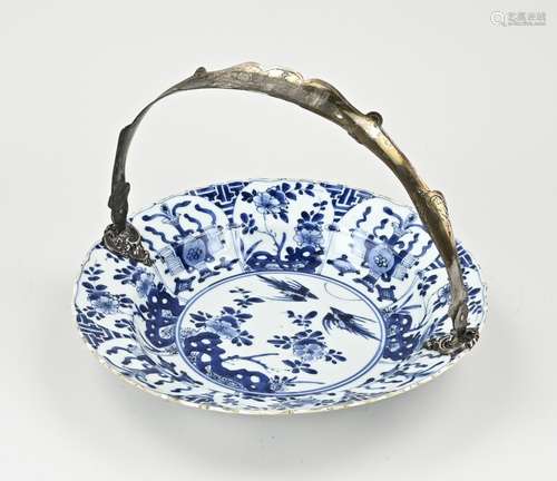 Chinese dish with silver bracket Ø 26.2 cm.