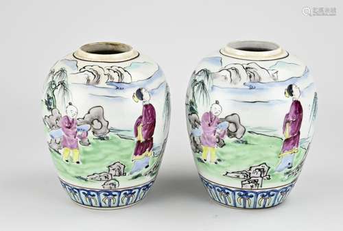 Two Chinese ginger jars H 15 cm.