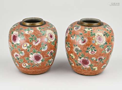 Two Chinese pots