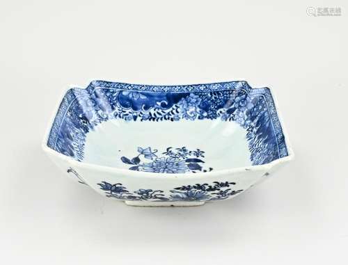 Chinese square dish, 23 x 22.5 cm.