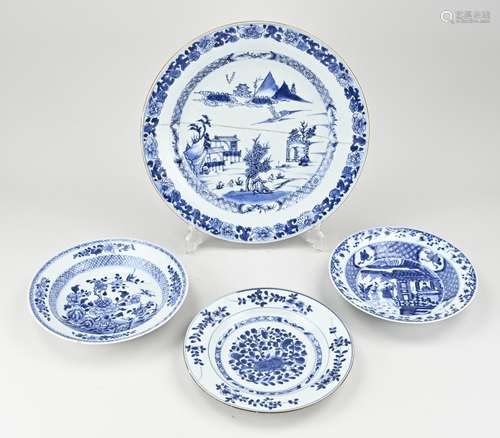 Four Chinese plates Ø 22 - 34.5 cm.