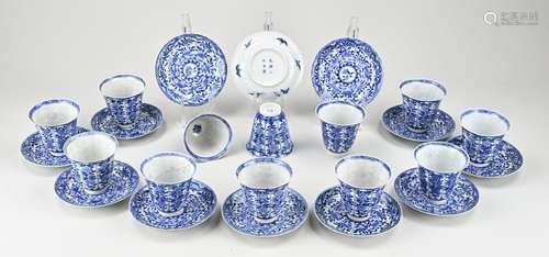 Twelve Chinese cups/saucers