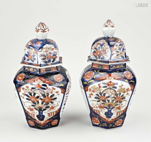 2x Imari lidded pot