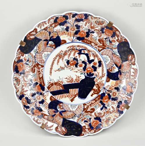 Large Japanese Imari dish Ø 45 cm.