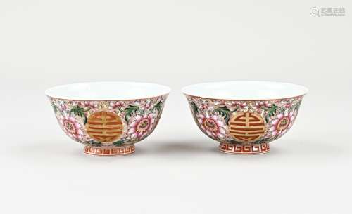 Two Chinese cups Ø 9 cm.