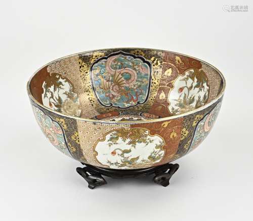 Japanese Imari bowl Ø 38 cm.