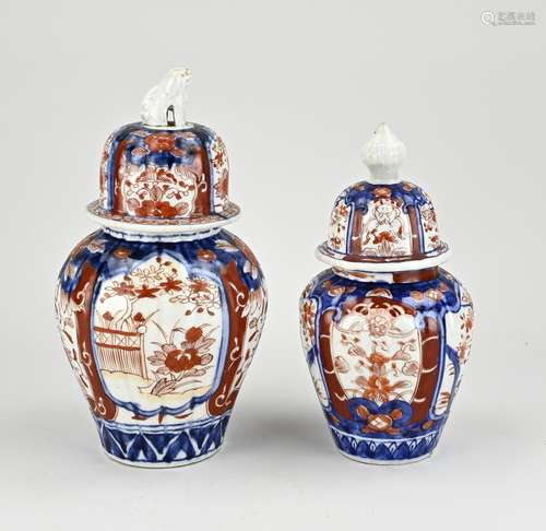 Two Japanese Imari lidded pots, H 22 - 26 cm.