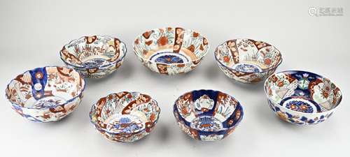 Seven Japanese Imari bowls Ø 18 - 23 cm.