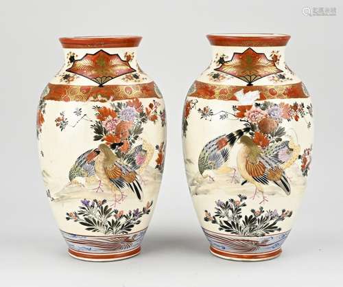 Two Japanese kutani vases, H 25 cm.