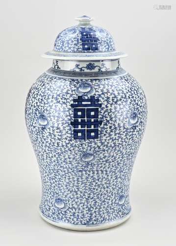 Chinese lidded vase, H 46 cm.