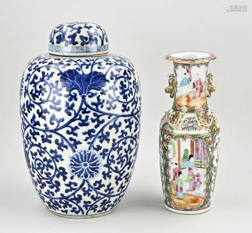 Two Chinese vases, H 31 - 37 cm.