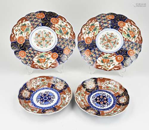 Four Japanese Imari plates Ø