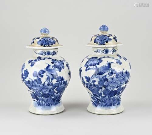 Two Chinese lidded vases, H 27 cm.