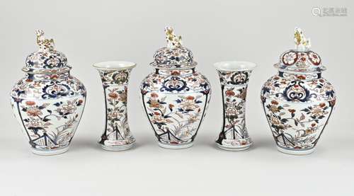 5-piece Imari cabinet set, H 18 - 26 cm.