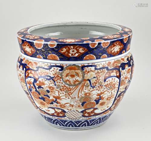 Japanese Imari fish bowl, H 27 x Ø 32 cm.