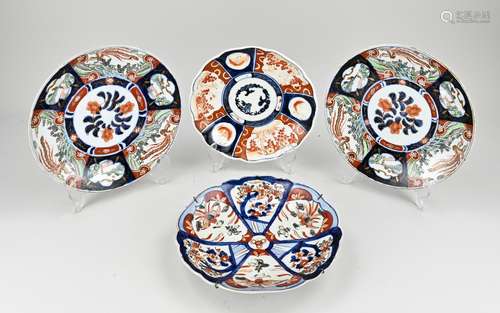 Four Imari plates, Ø 22 - 25 cm.