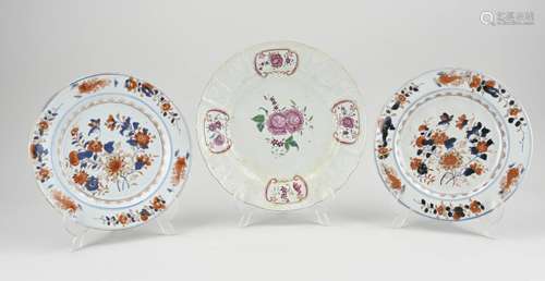 Three Chinese plates Ø 23 - 26.5 cm.