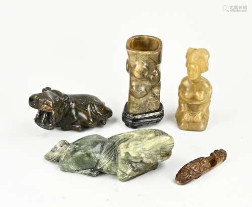 5x Oriental/Chinese figures (natural stone/jade?)