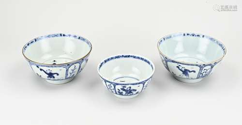 Three Chinese bowls Ø 11 - 15 cm.