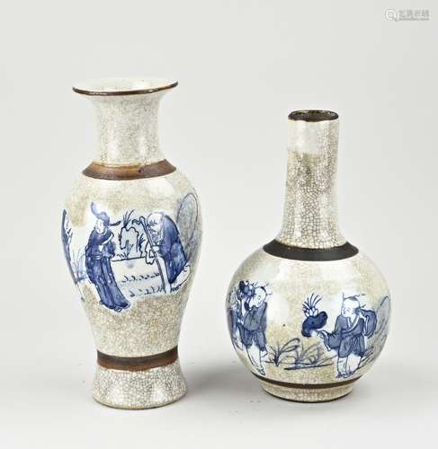 Two antique Chinese vases, H 24 - 26 cm.