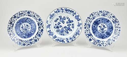 Three 18th century Chinese plates Ø 21 - 22 cm.