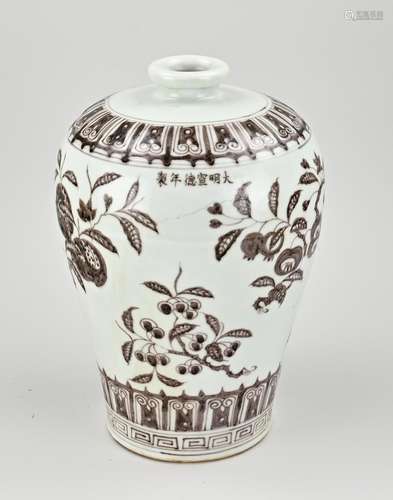 Chinese meiping vase, H 29 cm.