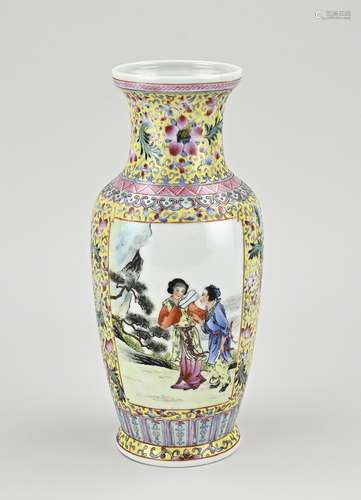 Chinese vase, diameter 24.5 cm.