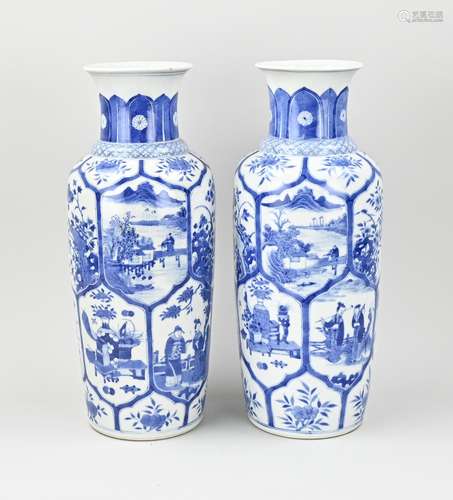 Two Chinese vases, H 36 cm.