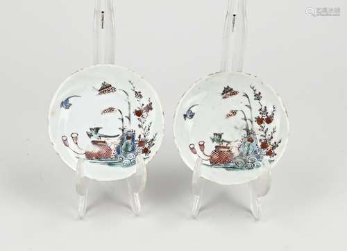 Two Japanese Kakiemon dishes Ø 10 cm.