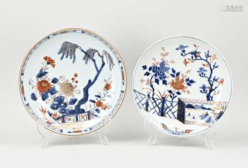 Two Chinese Imari plates Ø 21 - 22 cm.