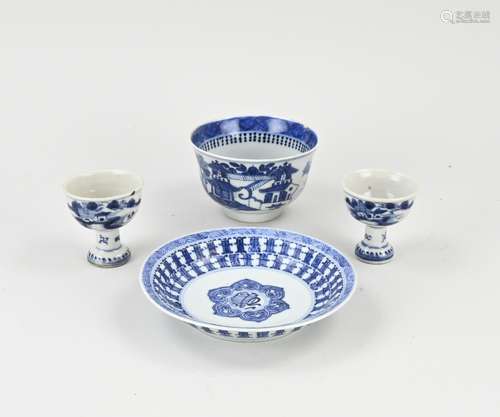 Four volumes of Chinese porcelain