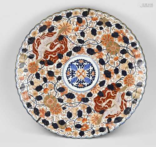 Large Japanese Imari decorative dish Ø 46 cm.