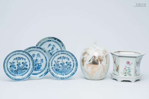 Four Chinese blue and white plates with floral design, a gin...