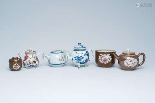 A varied collection of Chinese blue, white, famille rose and...