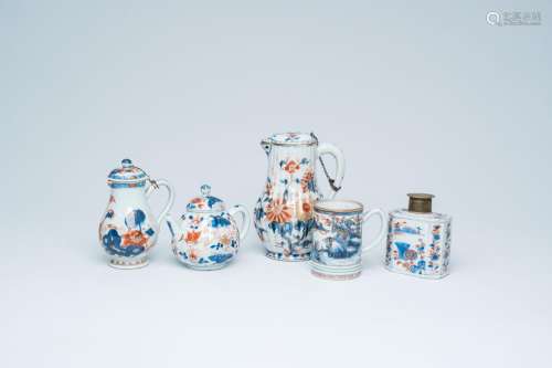 A varied collection of Chinese Imari style porcelain with fl...