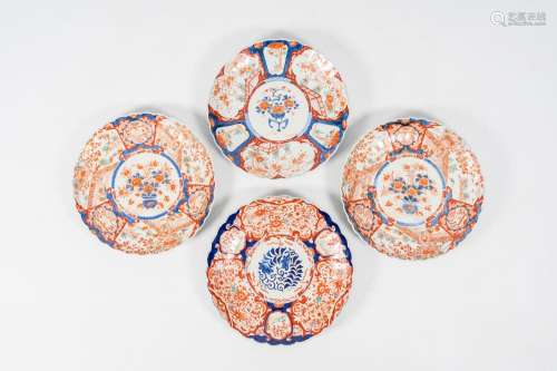 Four lobed Japanese Imari chargers with floral design, Meiji...