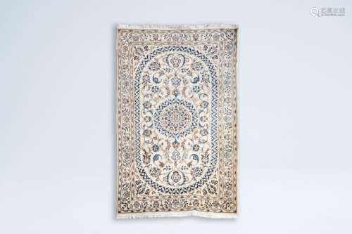 An oriental rug with floral design, wool on cotton, 20th C.<...