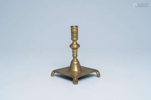 A Spanish brass candlestick, 17th C.<br />
H 18,3 cm<br />
<...