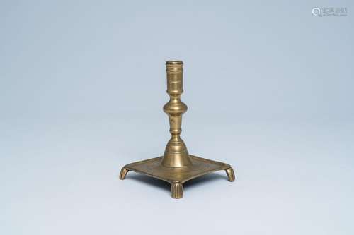 A Spanish brass candlestick, 17th C.<br />
H 18,3 cm<br />
<...