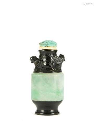 Green jade snuff bottle