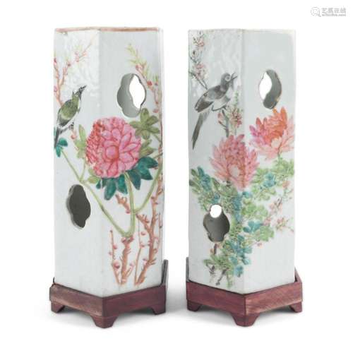 2 CHINESE FAMILLE ROSE HAT STANDS ON WOODEN BASES