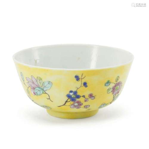 CHINESE SMALL FAMILLE ROSE ON YELLOW BOWL