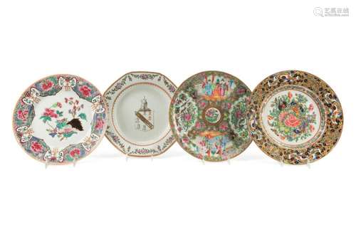 GROUP OF FOUR CHINESE EXPORT FAMILLE ROSE PLATES