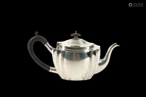 GEORGE V STERLING SILVER & EBONIZED WOOD TEA POT