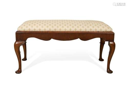 QUEEN ANNE STYLE MAHOGANY UPHOLSTERED BENCH